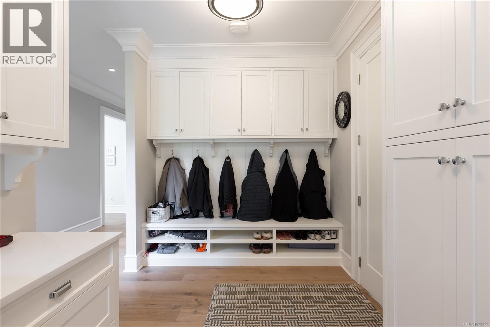  2616 Queenswood Lane, Saanich