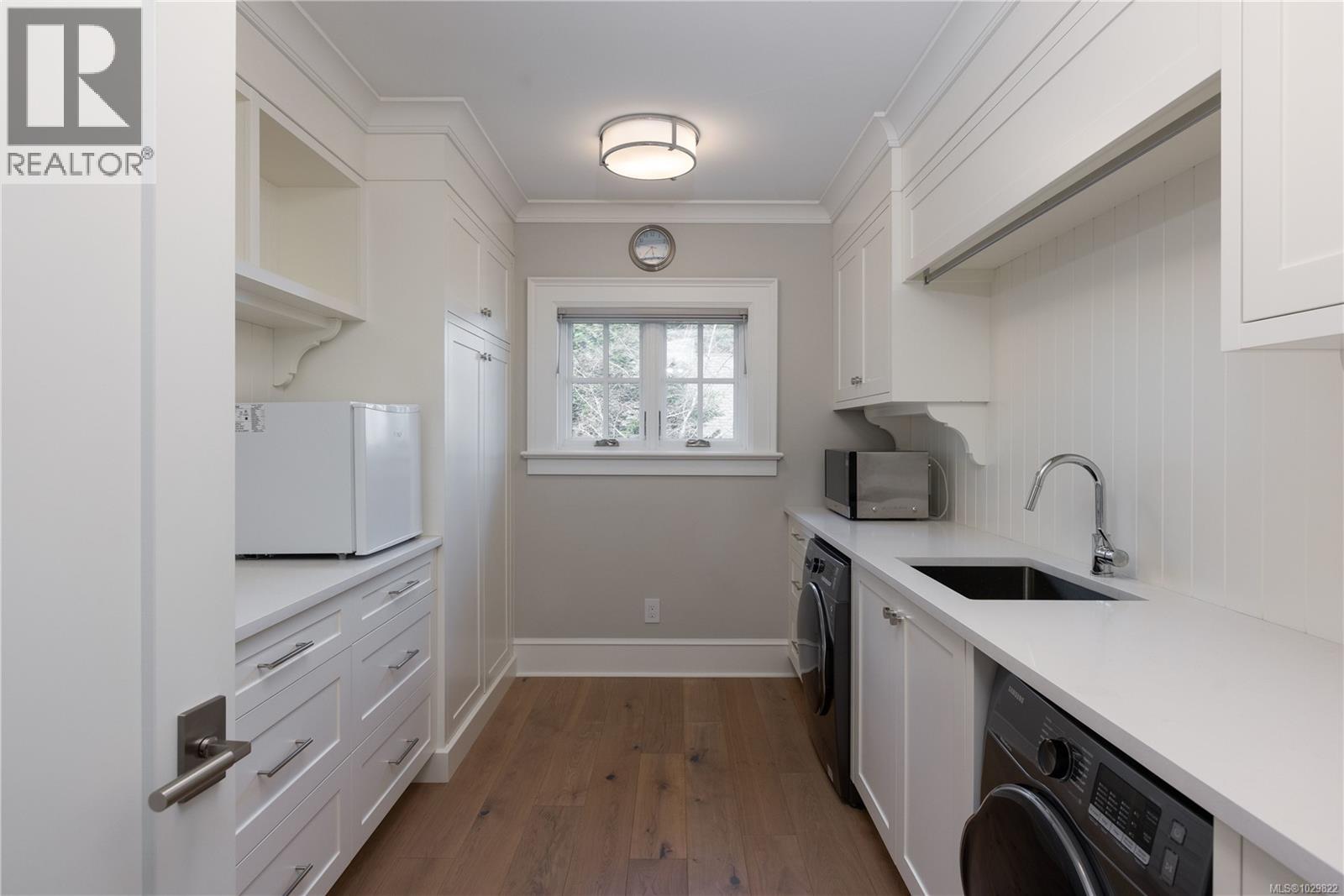  2616 Queenswood Lane, Saanich