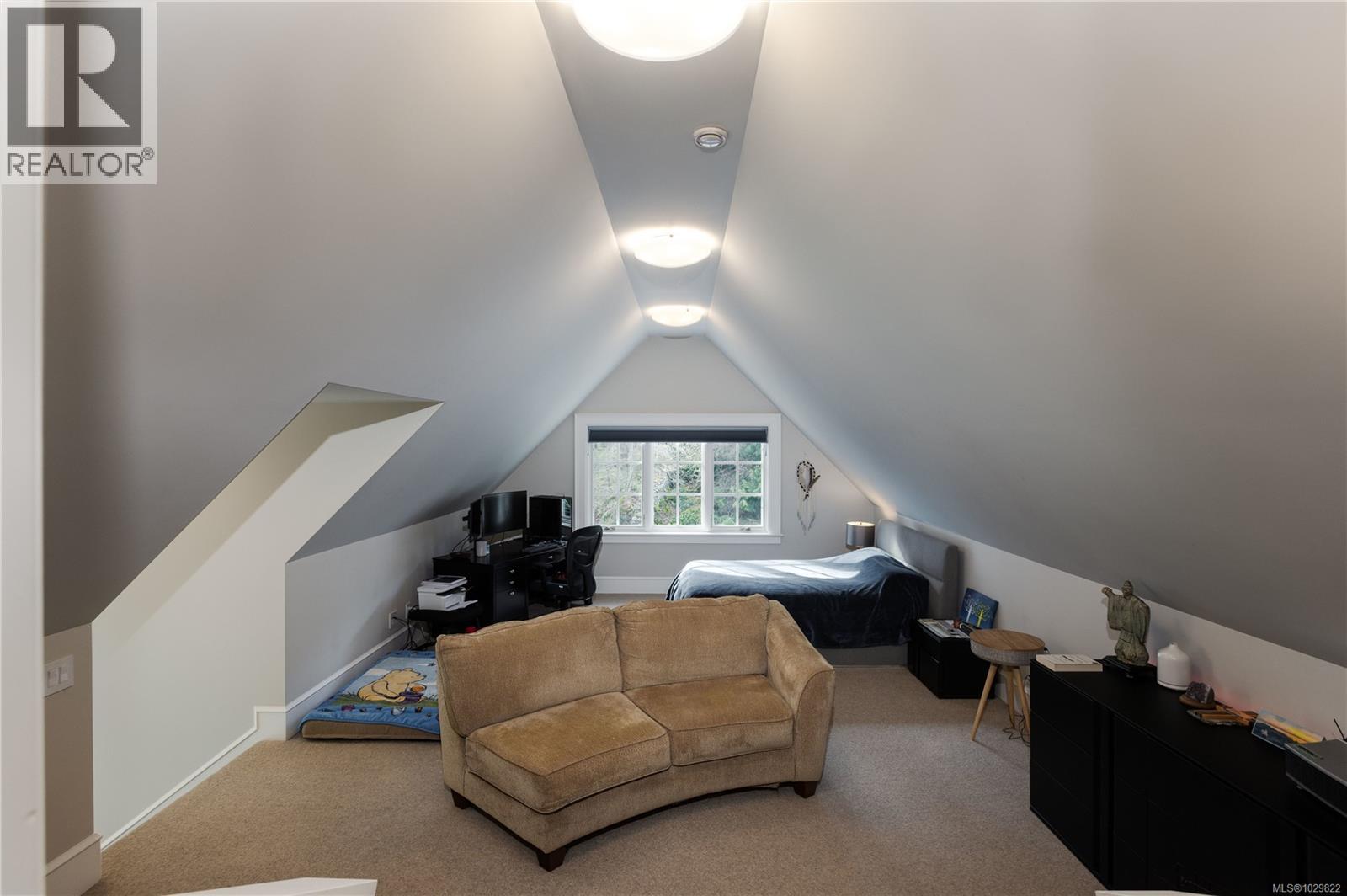  2616 Queenswood Lane, Saanich