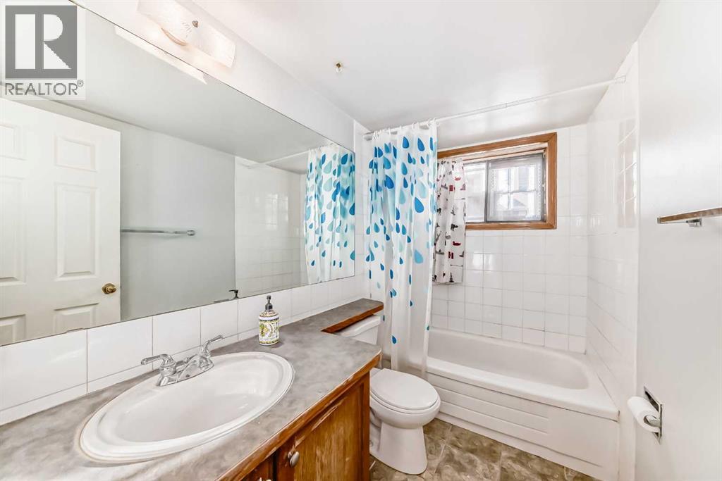 Single Family House Bi-level for Sale in  Temple Drive NE Temple Calgary 