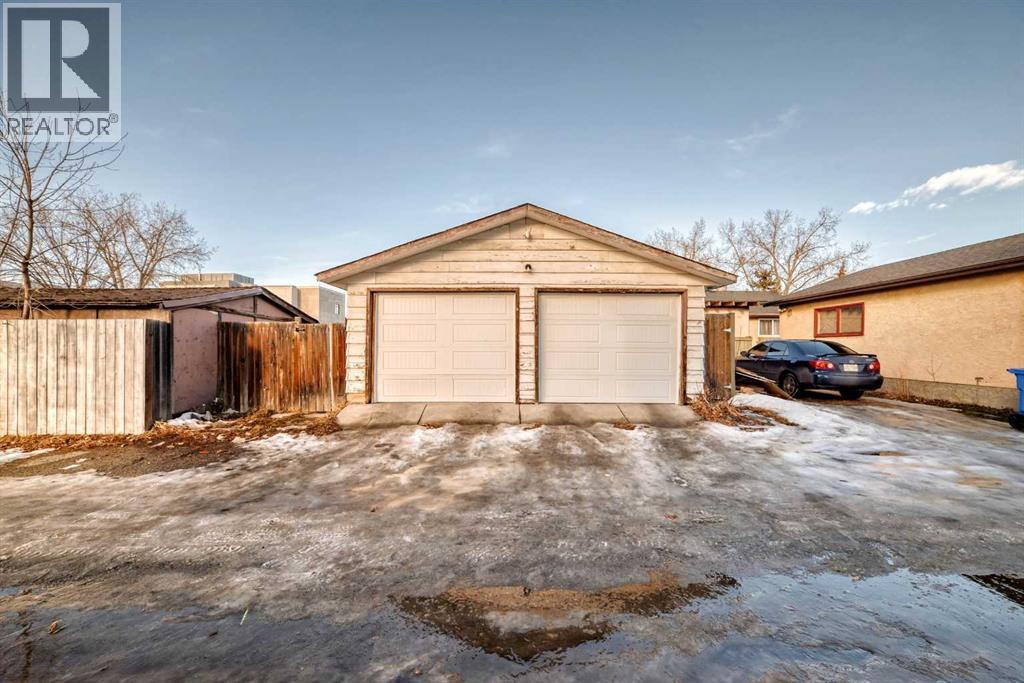 Single Family House Bi-level for Sale in  Temple Drive NE Temple Calgary 