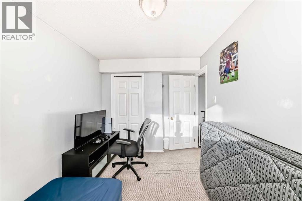 Single Family House Bi-level for Sale in  Temple Drive NE Temple Calgary 