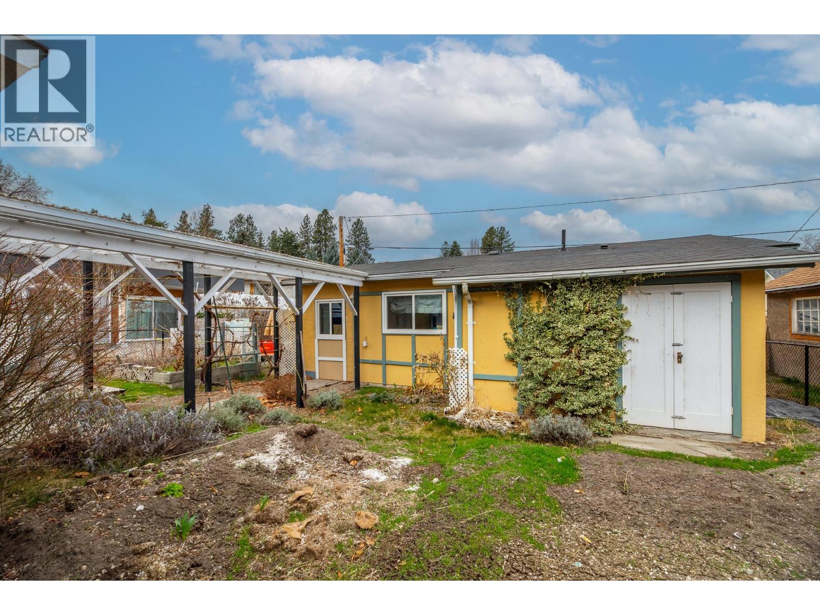  11020 Adams Avenue, Summerland