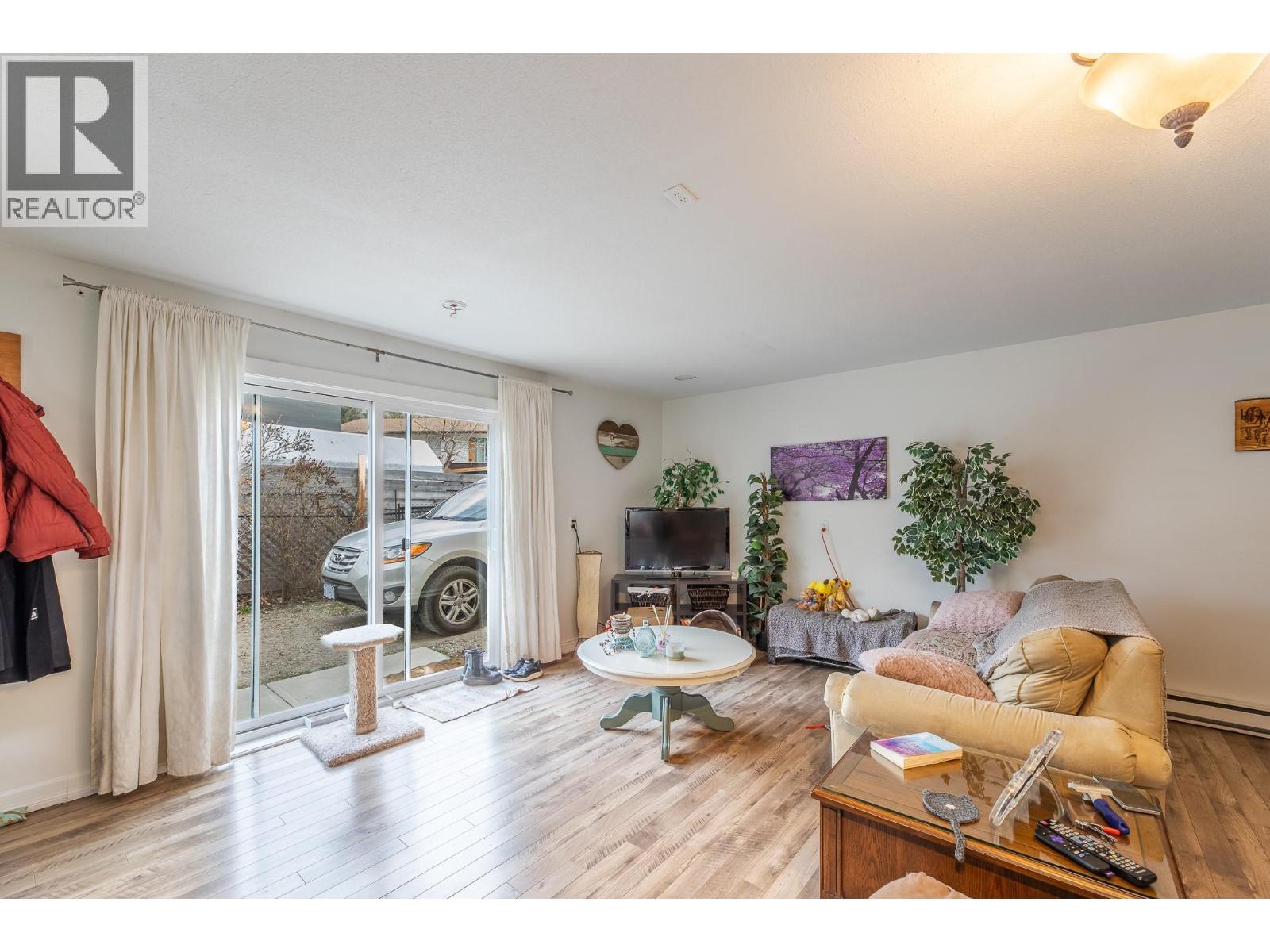  11020 Adams Avenue, Summerland