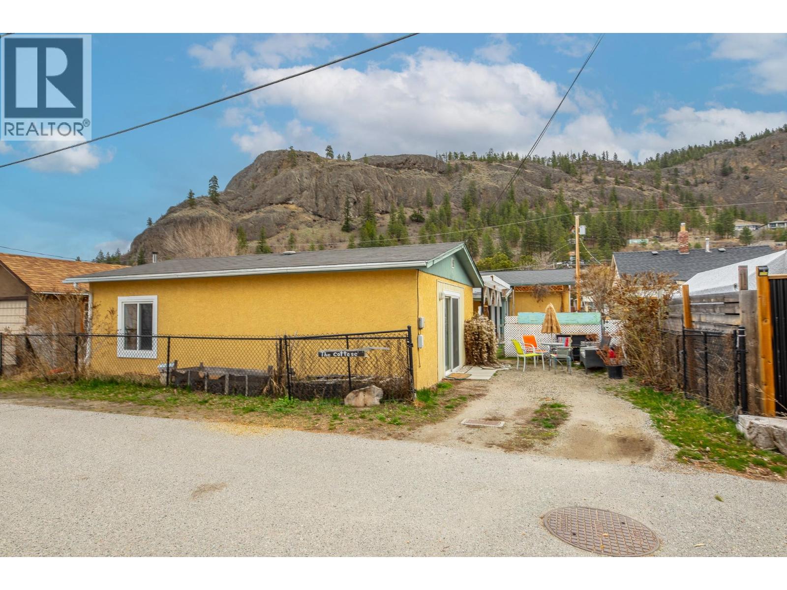  11020 Adams Avenue, Summerland