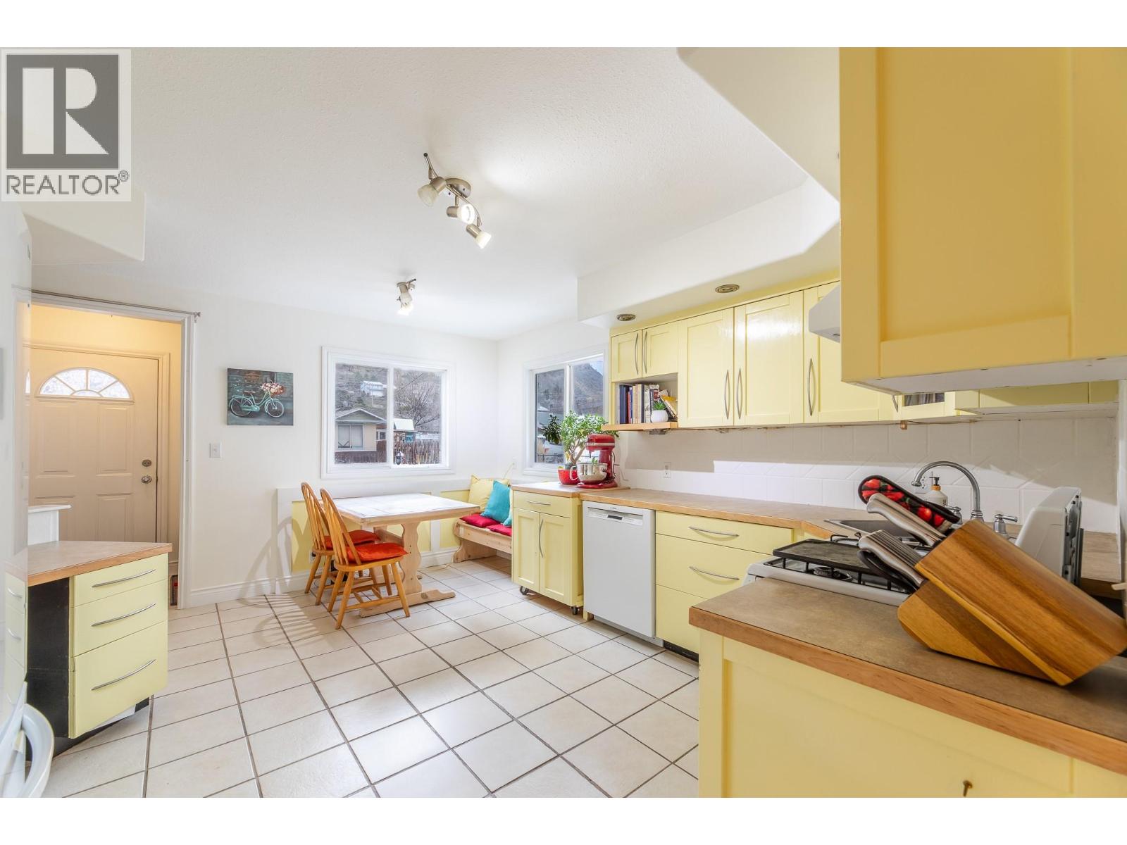  11020 Adams Avenue, Summerland