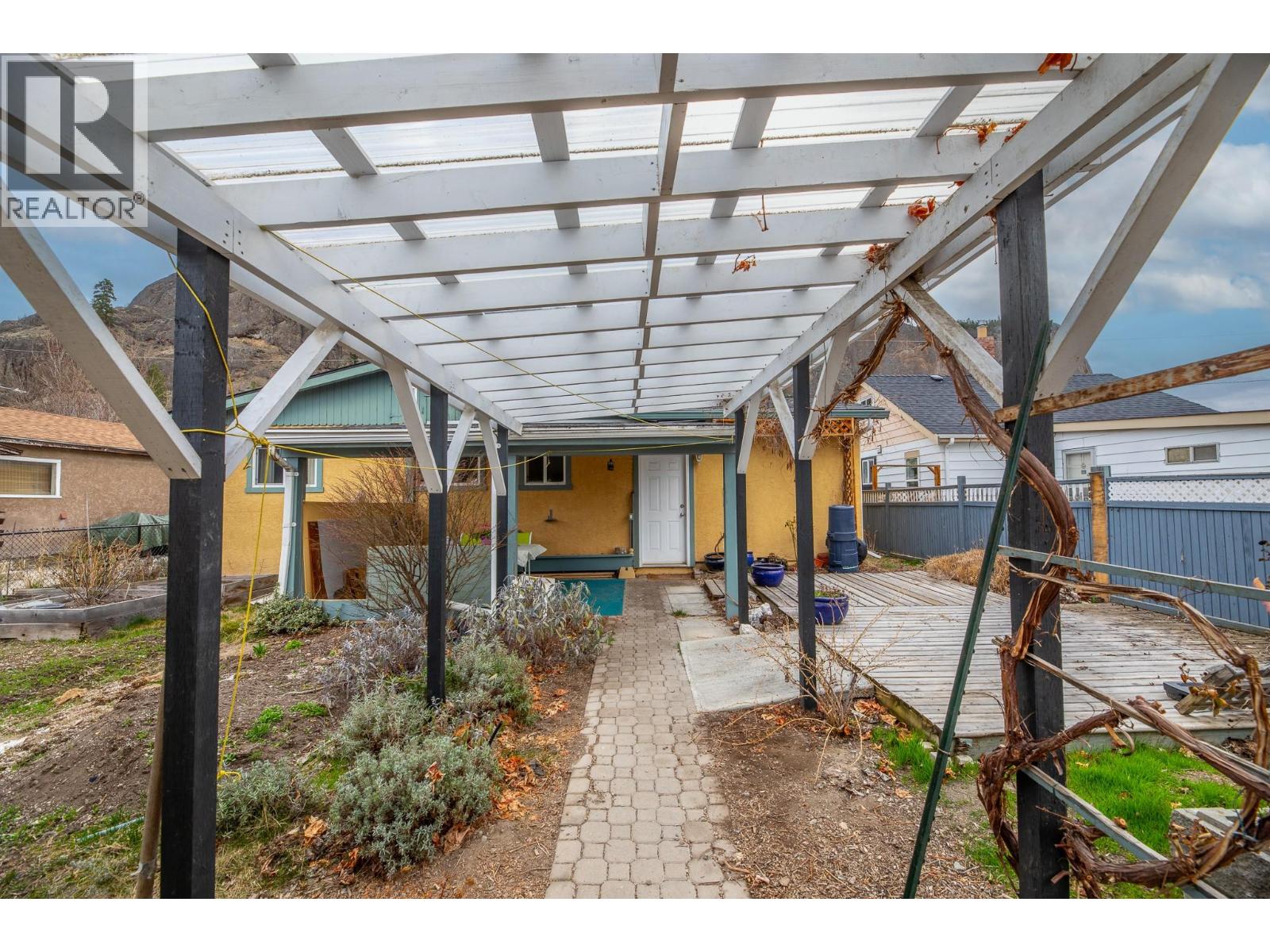  11020 Adams Avenue, Summerland