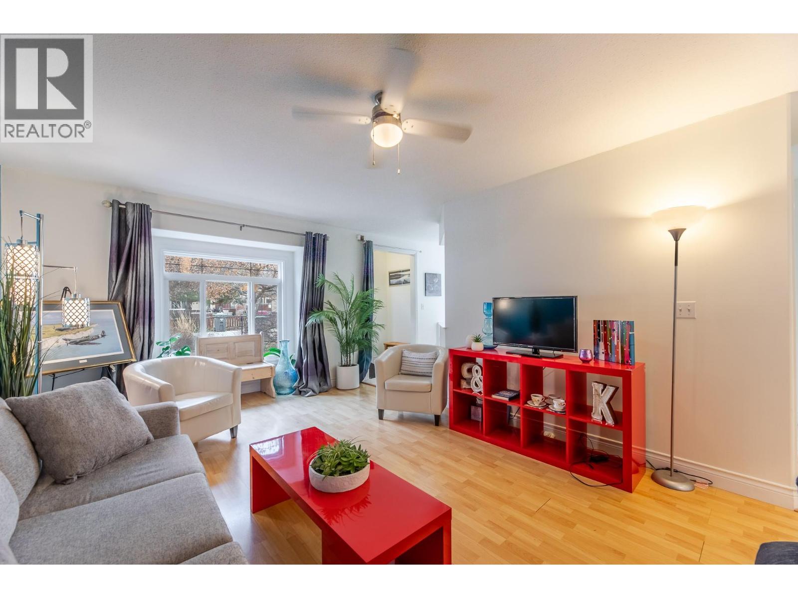  11020 Adams Avenue, Summerland