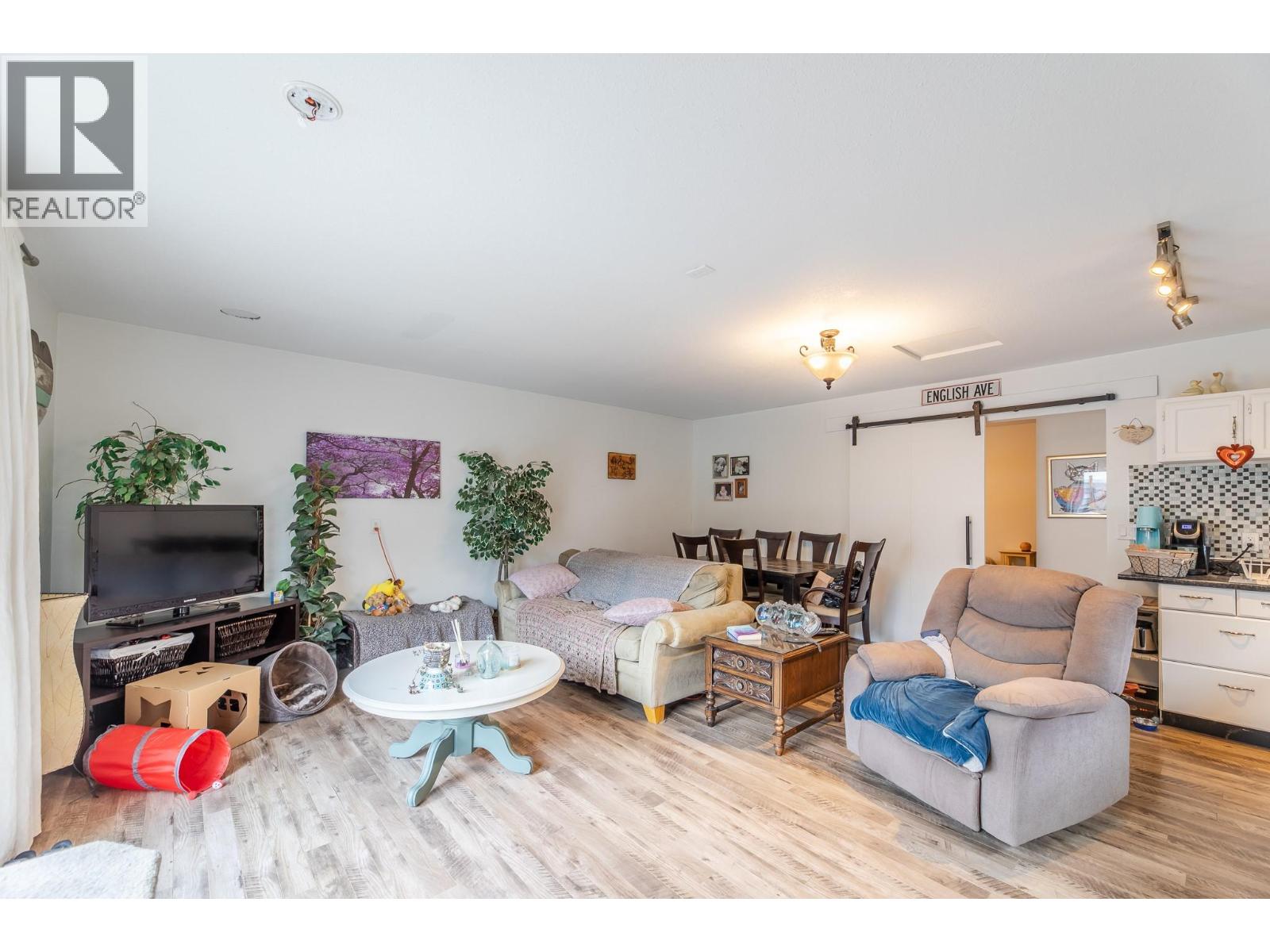  11020 Adams Avenue, Summerland