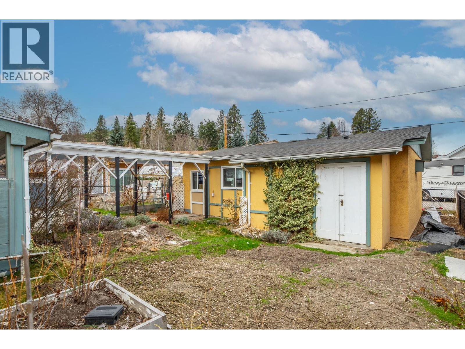  11020 Adams Avenue, Summerland