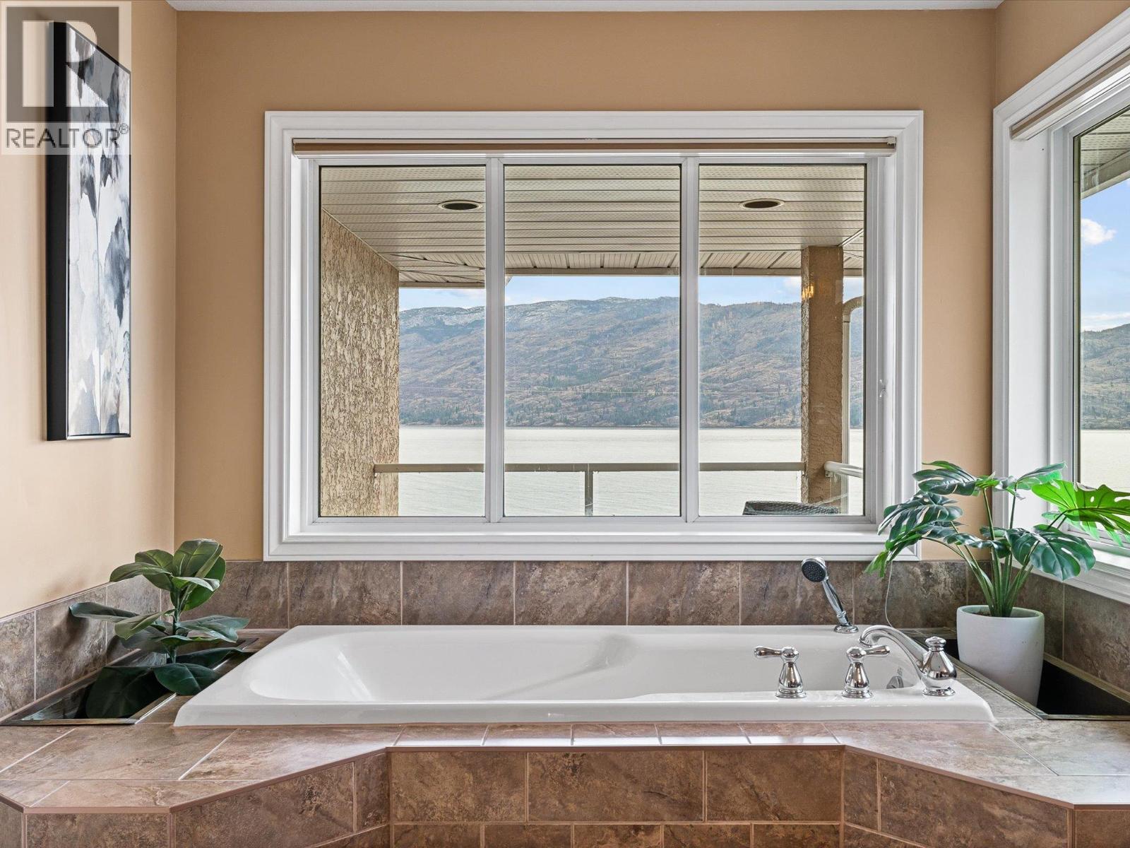  3838 Beach Avenue, Peachland