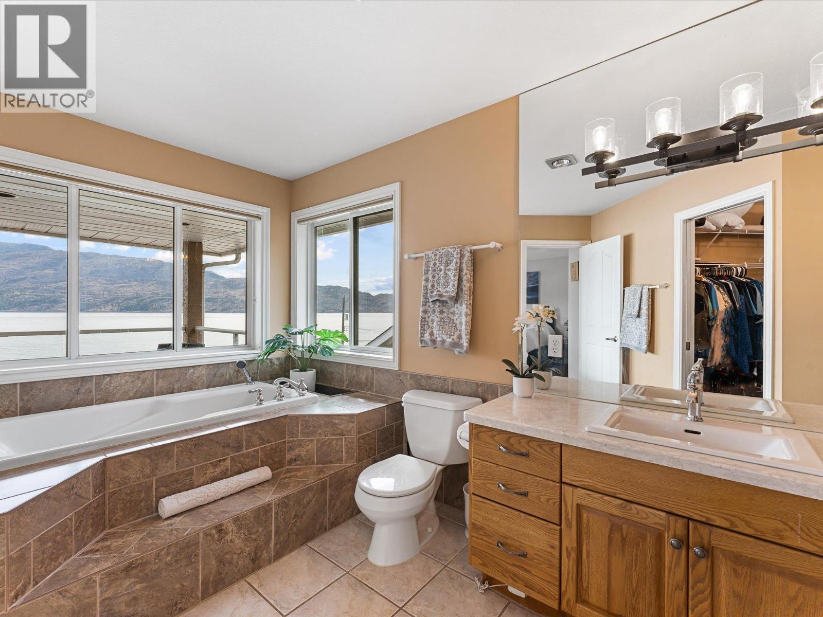  3838 Beach Avenue, Peachland