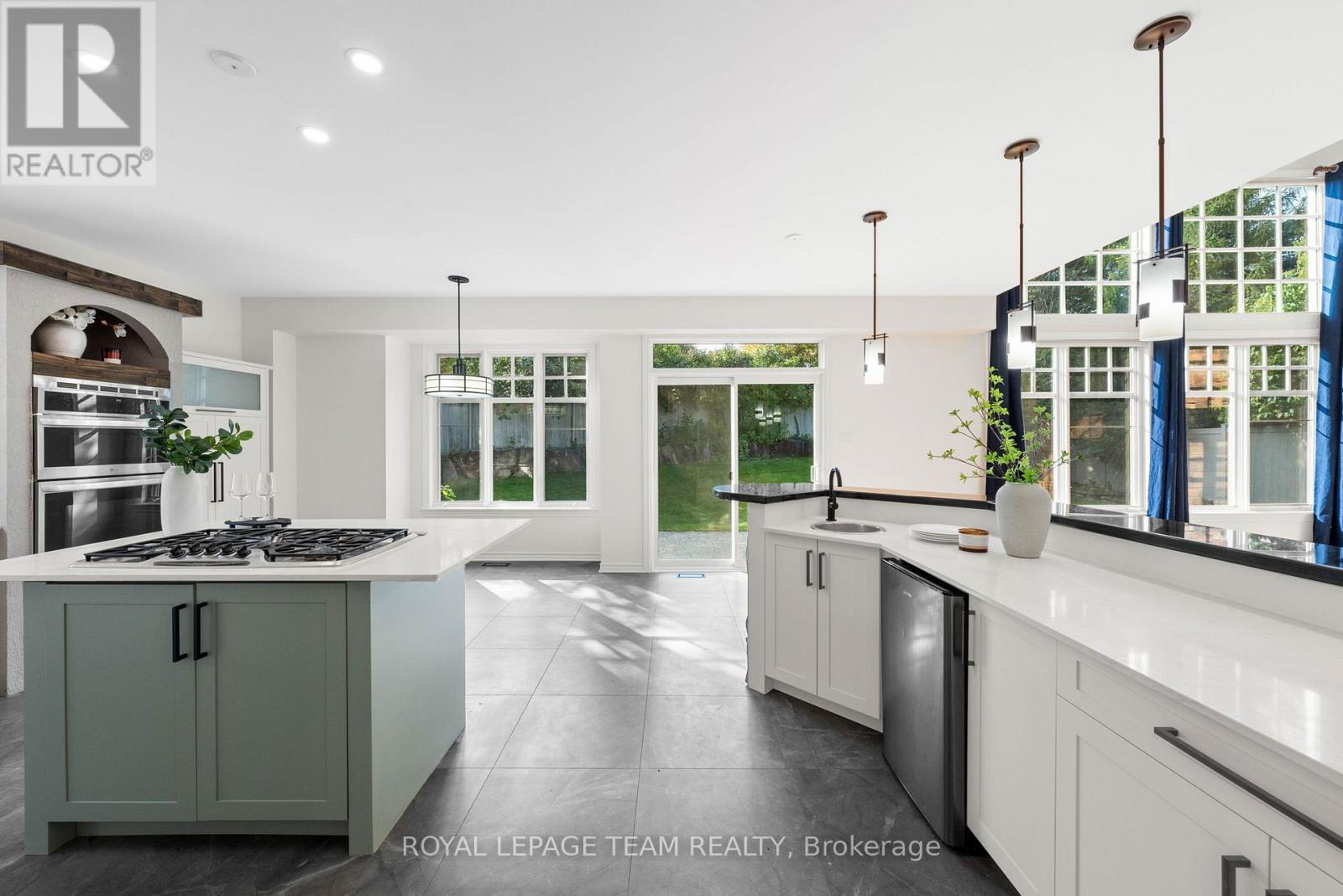 60 IRONSIDE COURT - 18