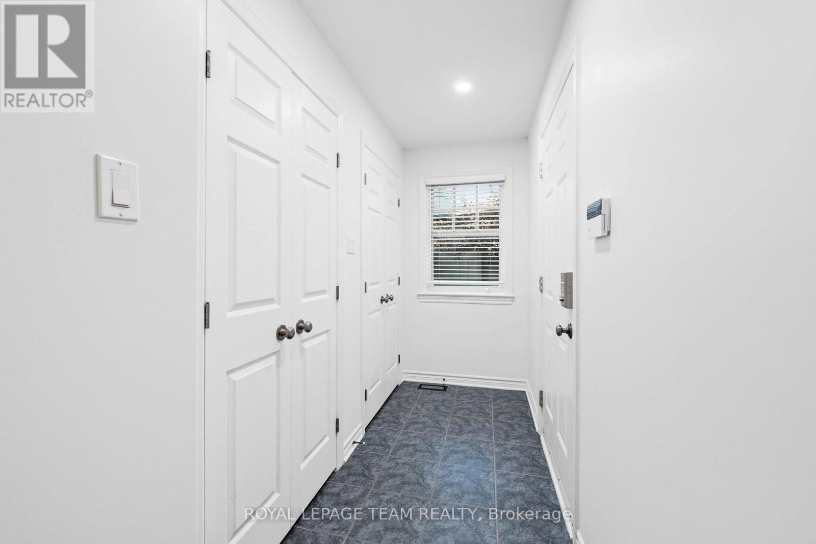 60 IRONSIDE COURT - 23