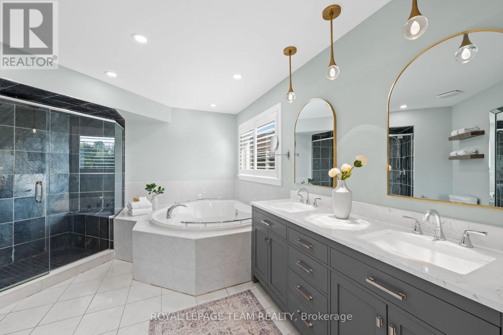 60 IRONSIDE COURT - 28
