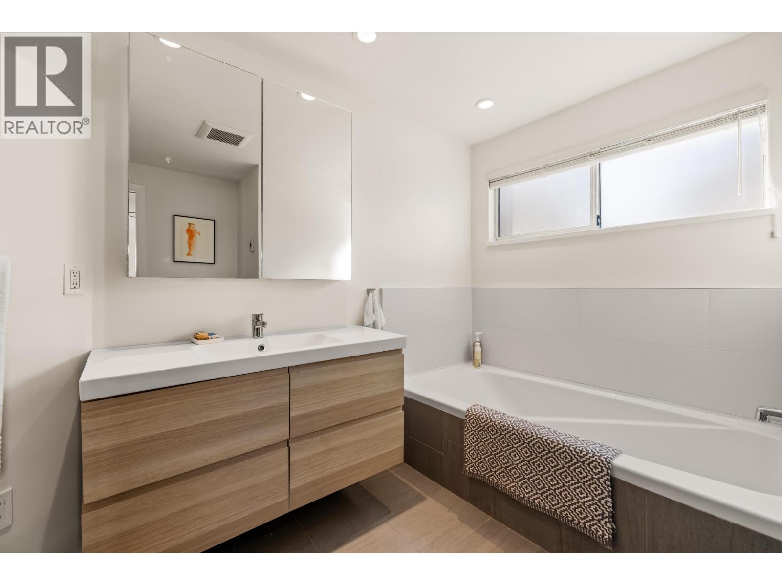 #15-3459 W RIVER Road, Delta