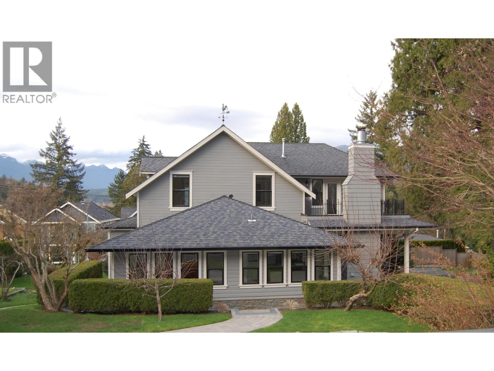 2209 ST. GEORGE Street - photo 2