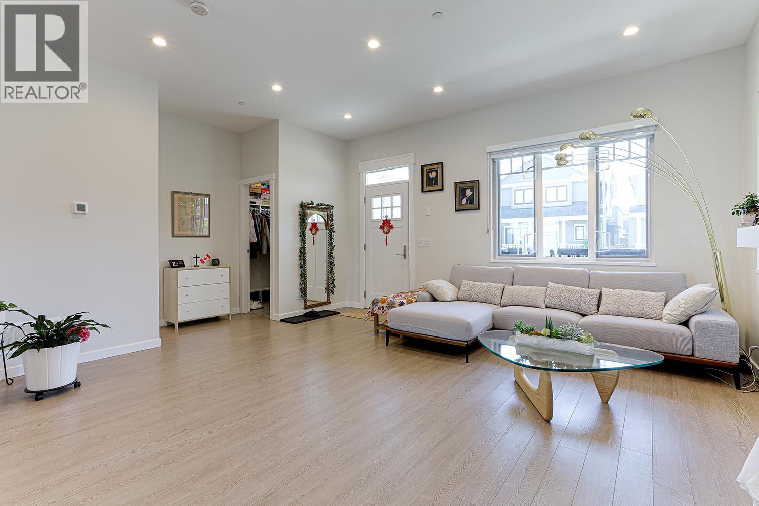 4705 HAZELNUT WAY, Tsawwassen