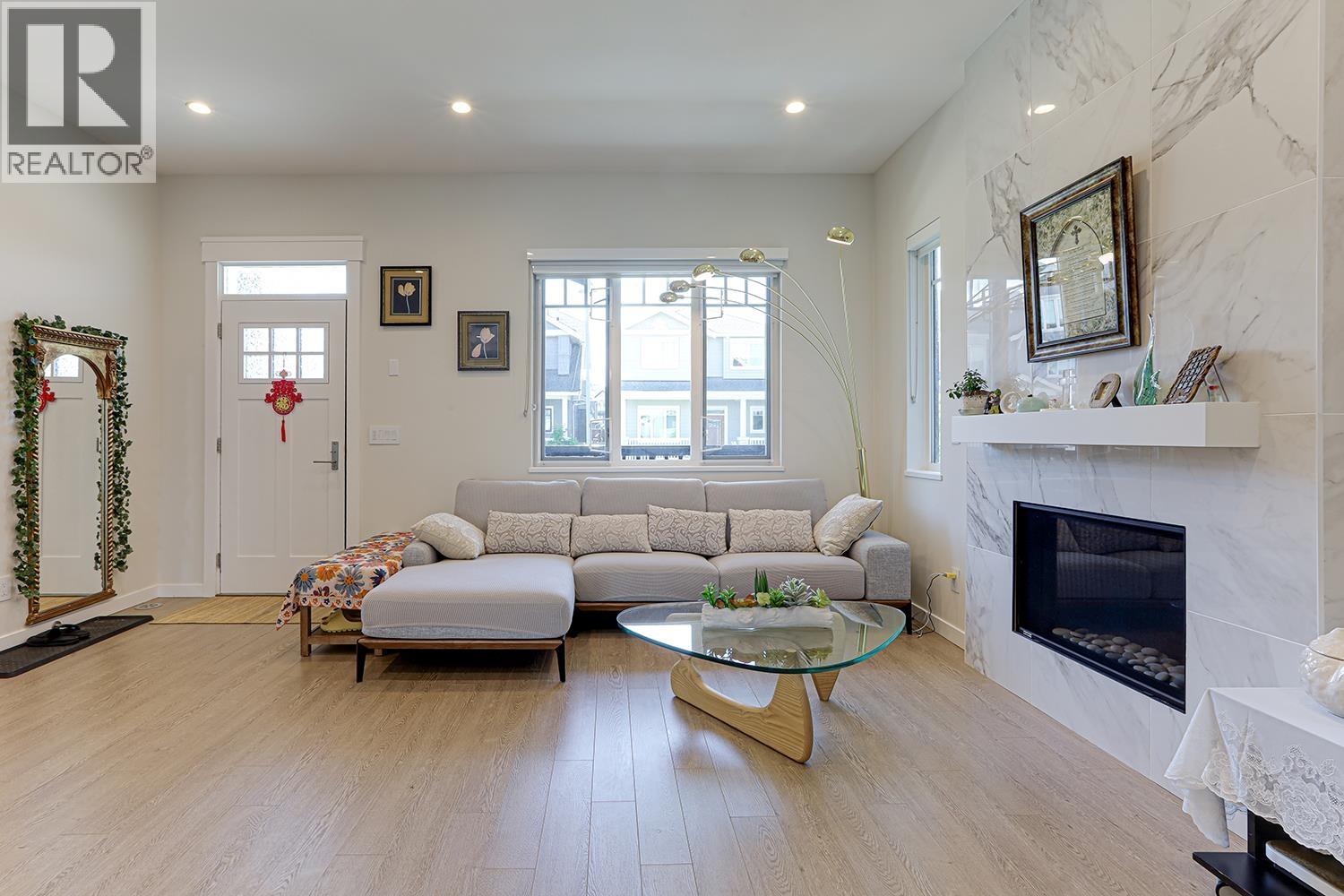 4705 HAZELNUT WAY, Tsawwassen