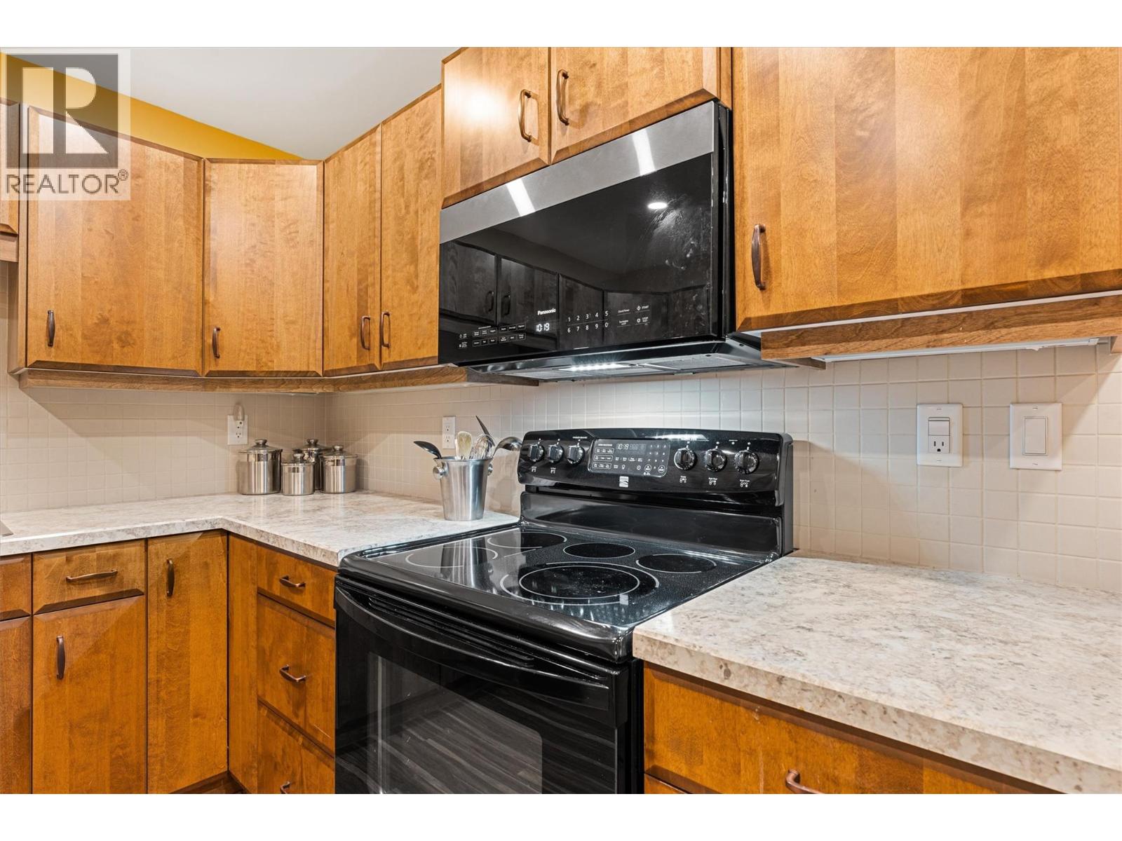#106 539 Sutherland Avenue - 10