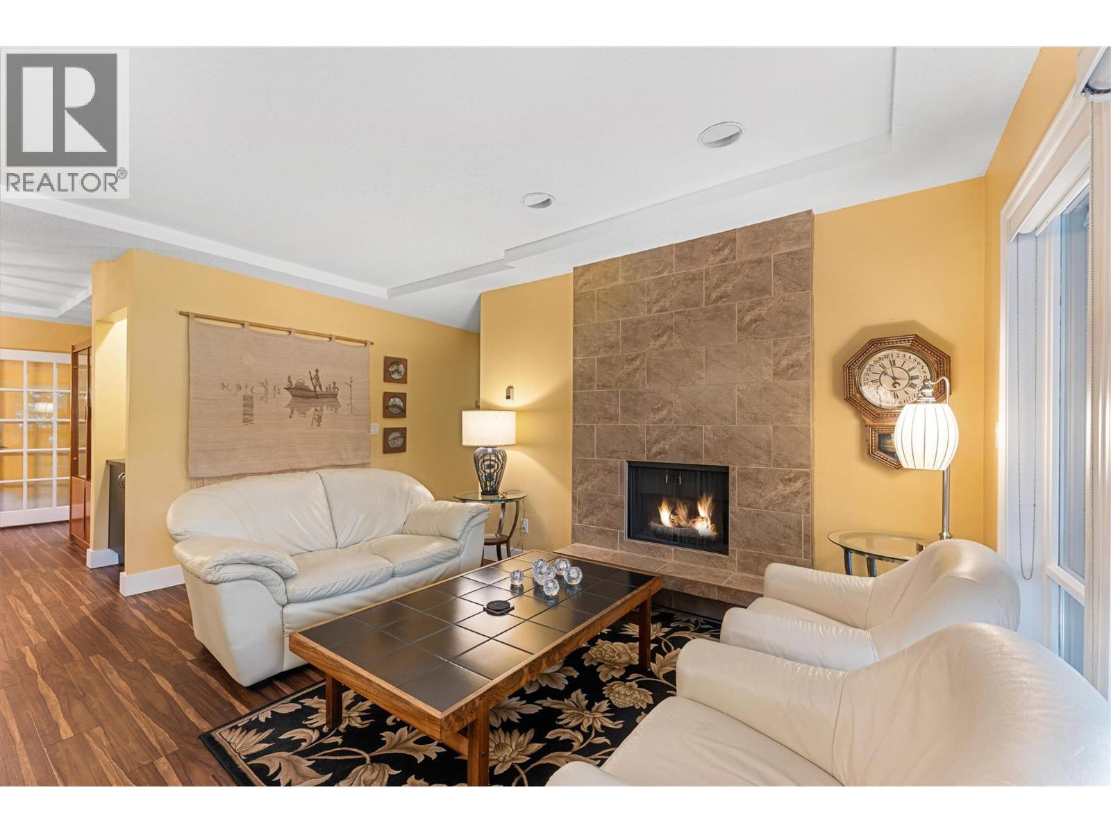 #106 539 Sutherland Avenue - 17