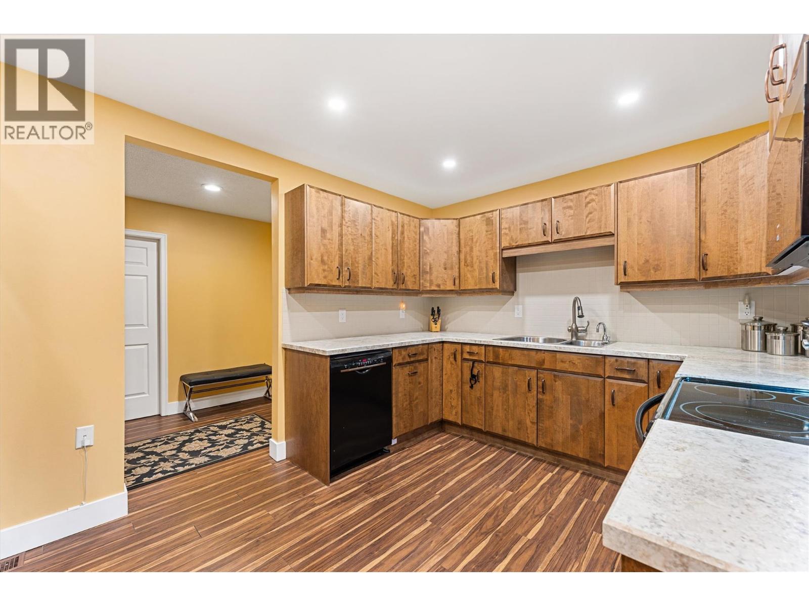 #106 539 Sutherland Avenue - 8