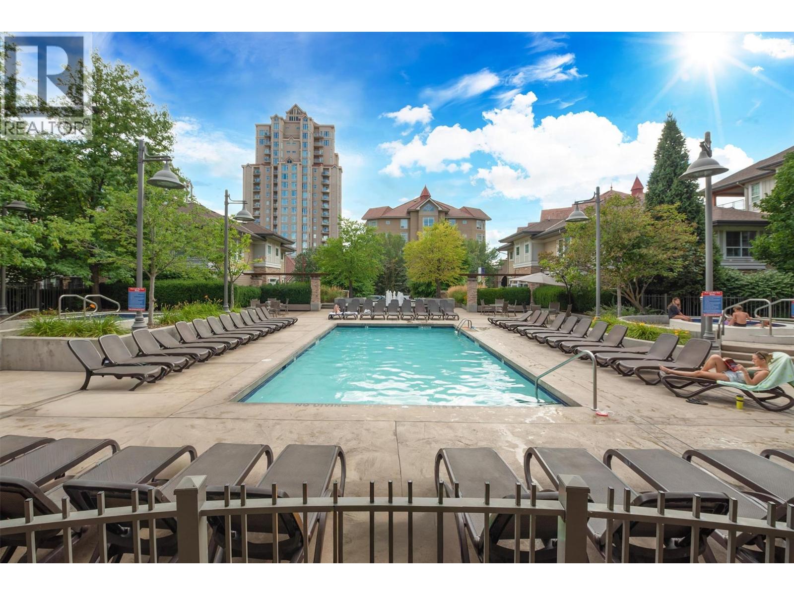 303 1083 Sunset Drive, Kelowna