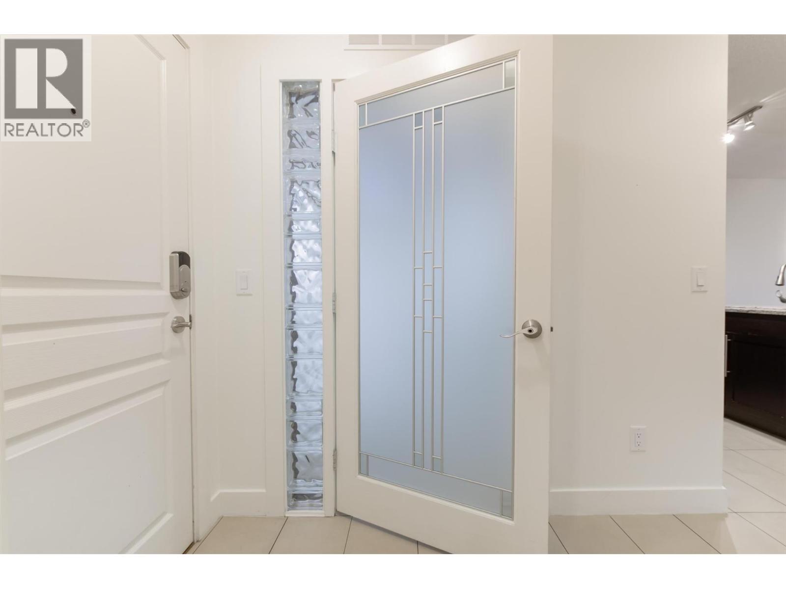 303 1083 Sunset Drive, Kelowna