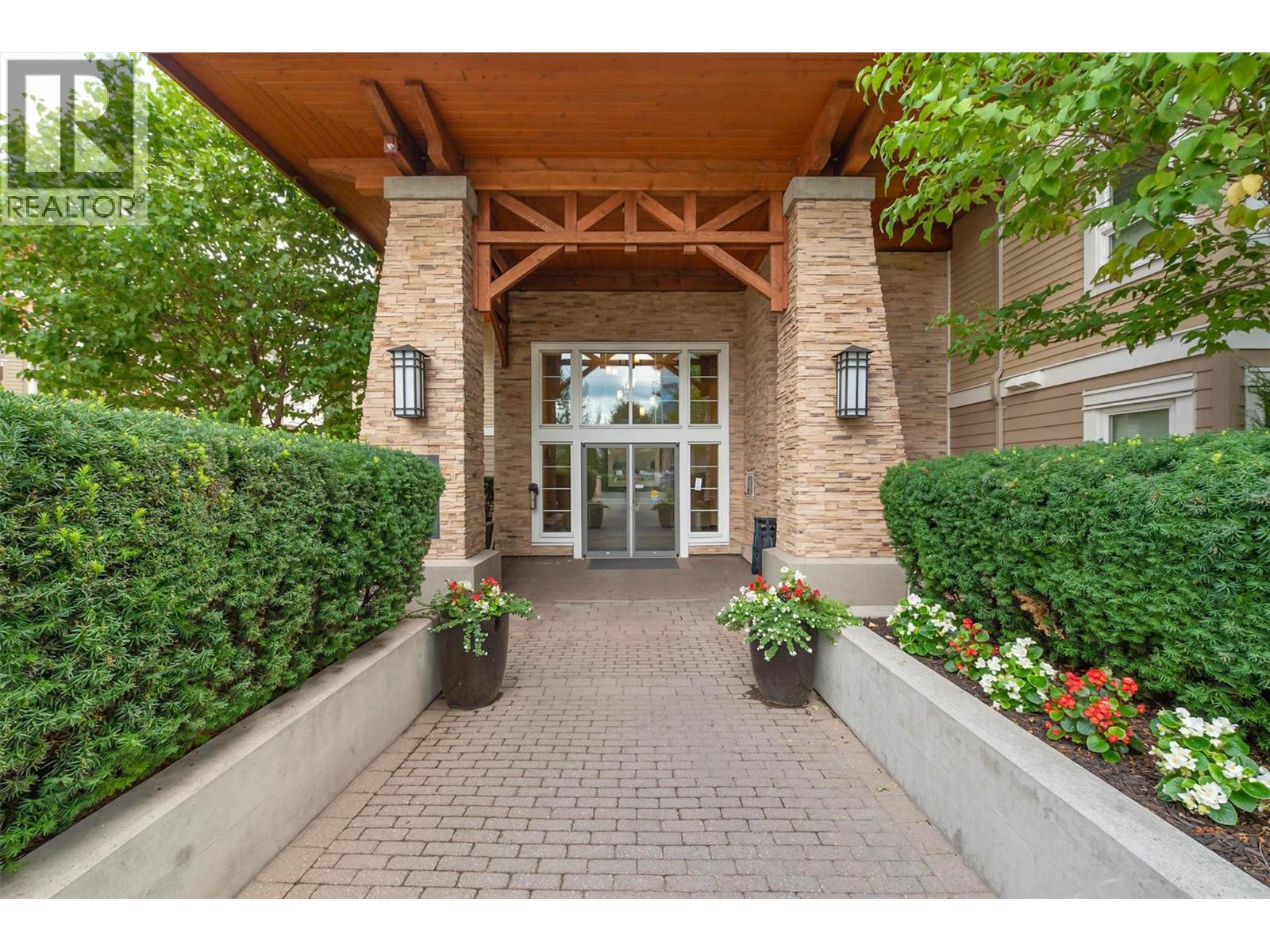 303 1083 Sunset Drive, Kelowna