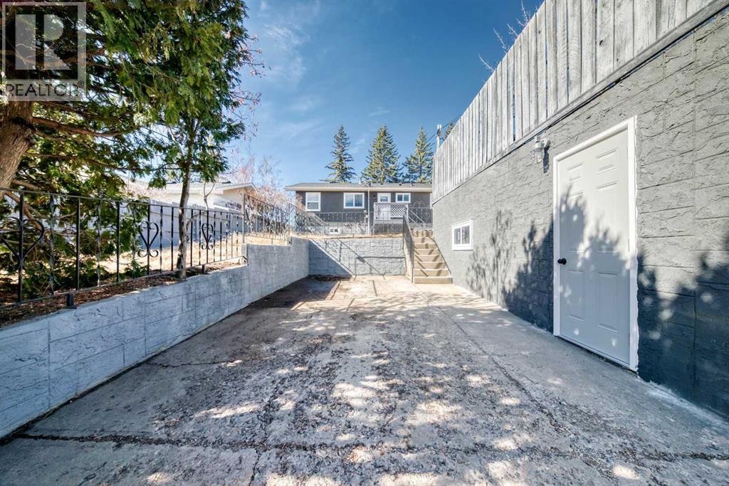 Single Family House Bi-level for Sale in   Street SW Southwood Calgary 