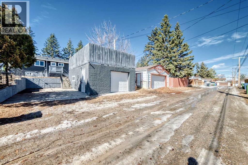 Single Family House Bi-level for Sale in   Street SW Southwood Calgary 