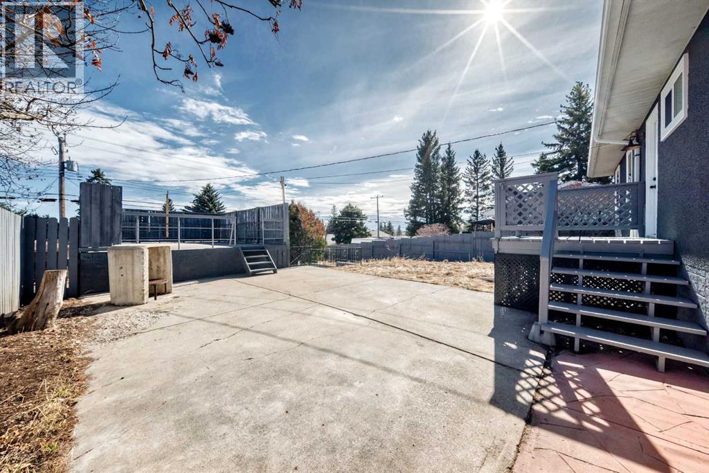 Single Family House Bi-level for Sale in   Street SW Southwood Calgary 