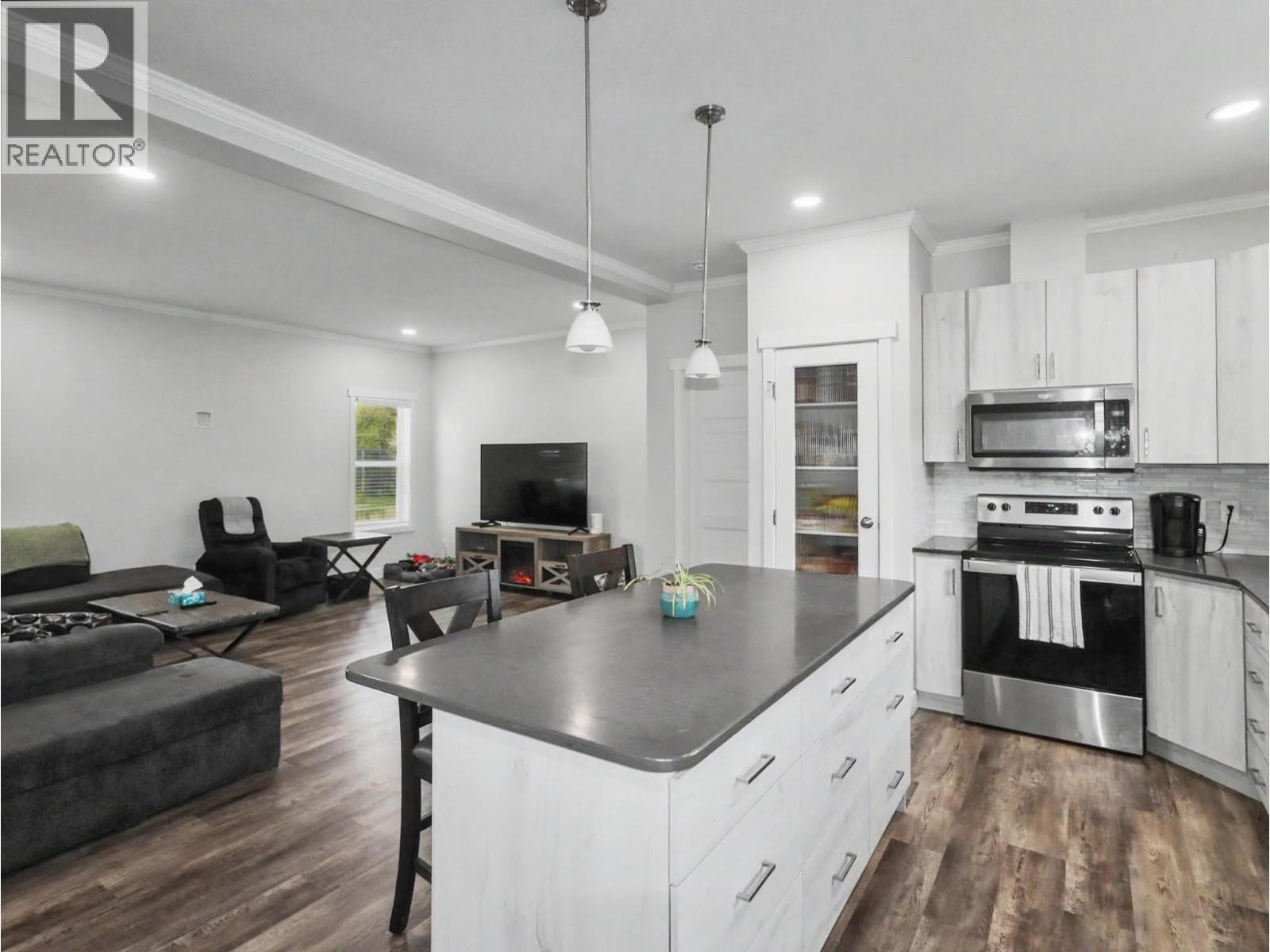  7654 18TH Street, Grand Forks