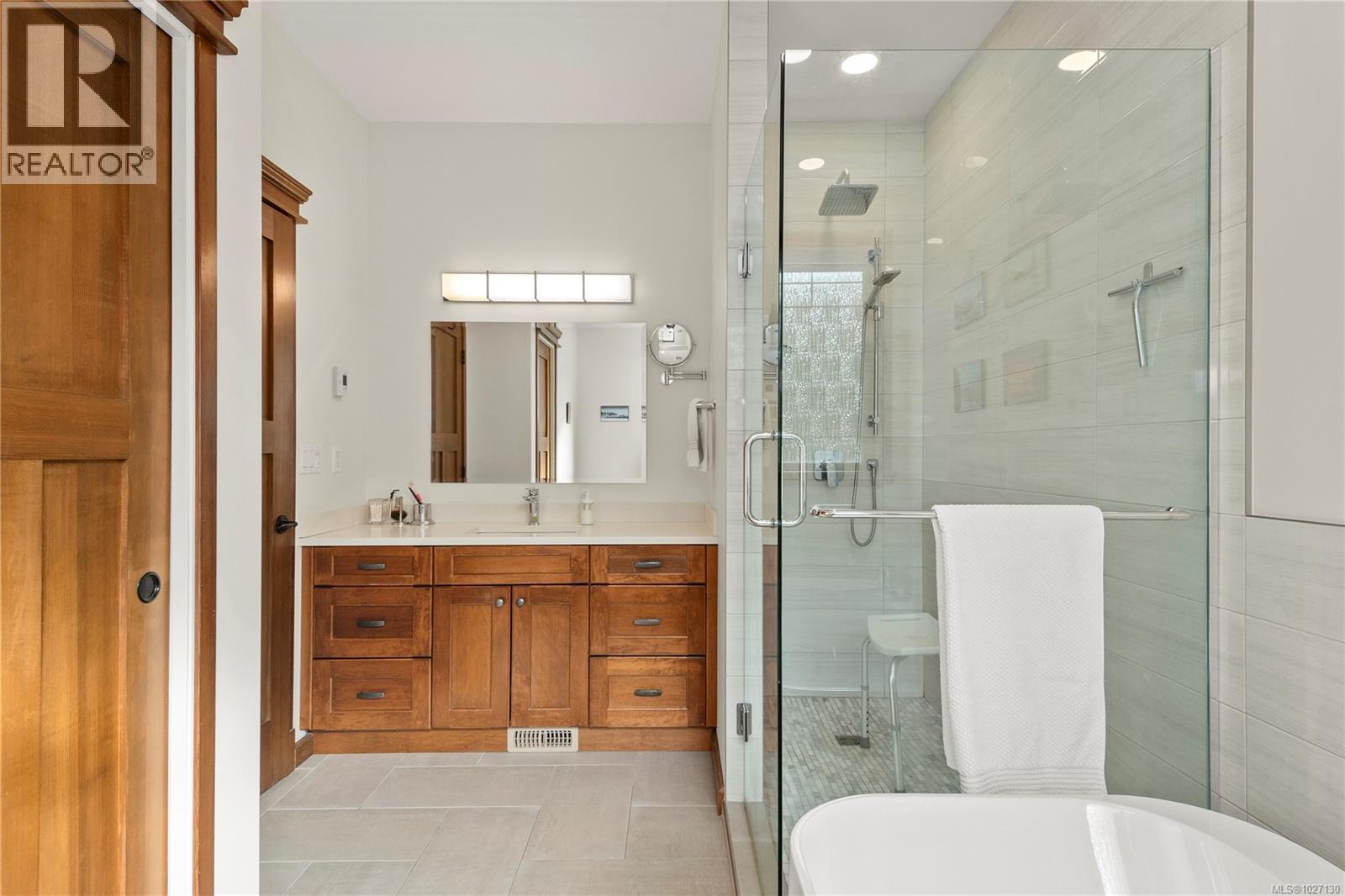 1856 CARDIFF CRES - 18