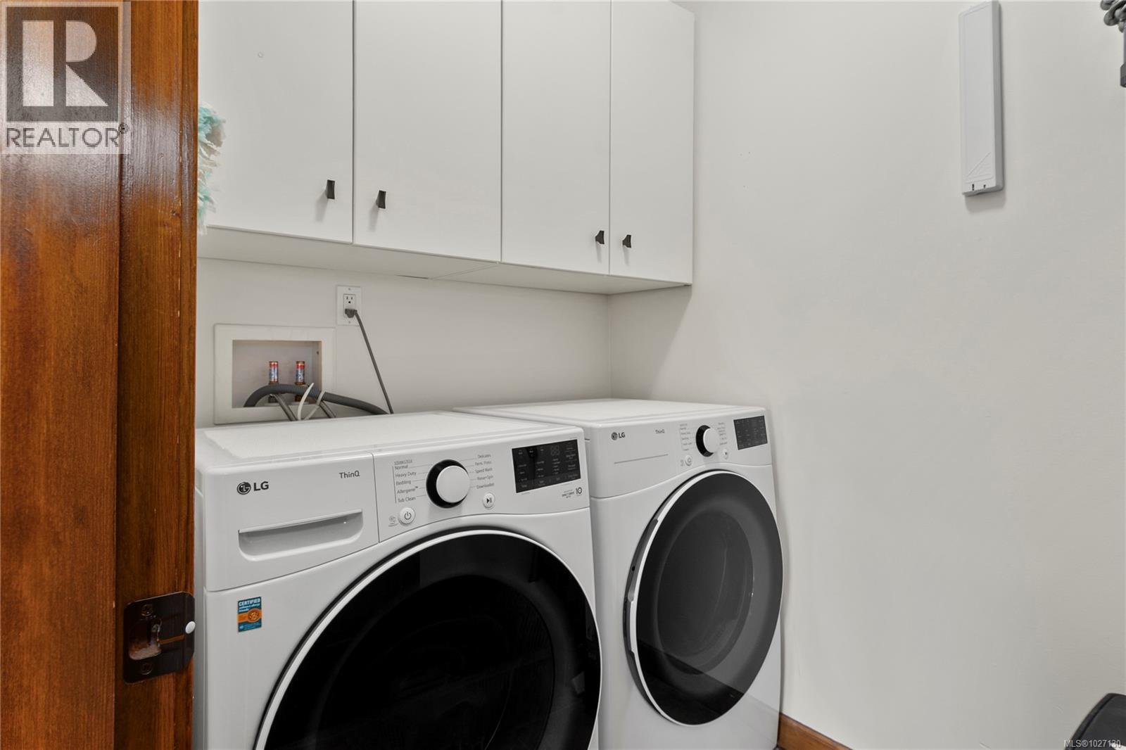 1856 CARDIFF CRES - 30