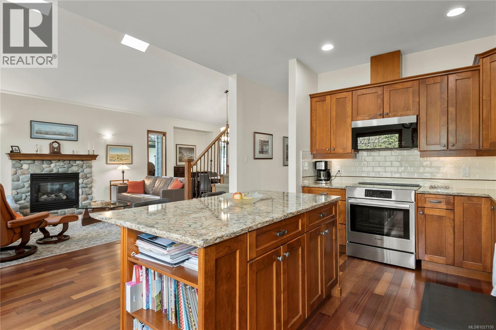 1856 CARDIFF CRES - 8