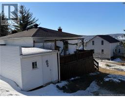 Living room - 164 St-georges Avenue, Edmundston, NB E3V2W4 Photo 7