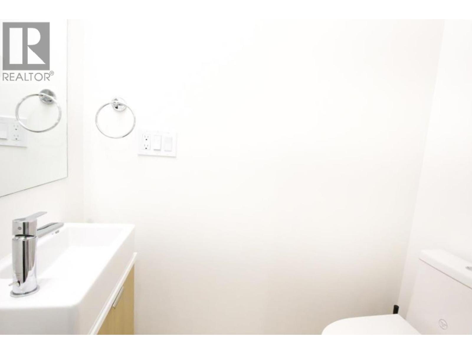 202 381 CLAYTON STREET, Coquitlam