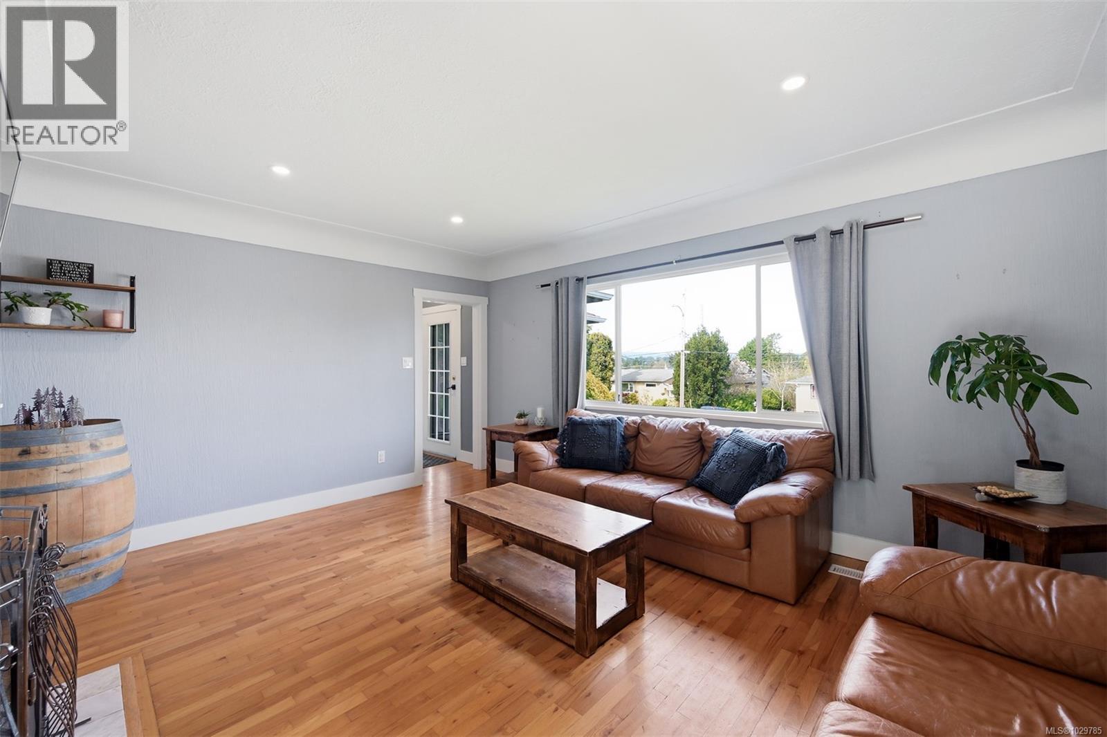  3855 Seaton Street, Saanich