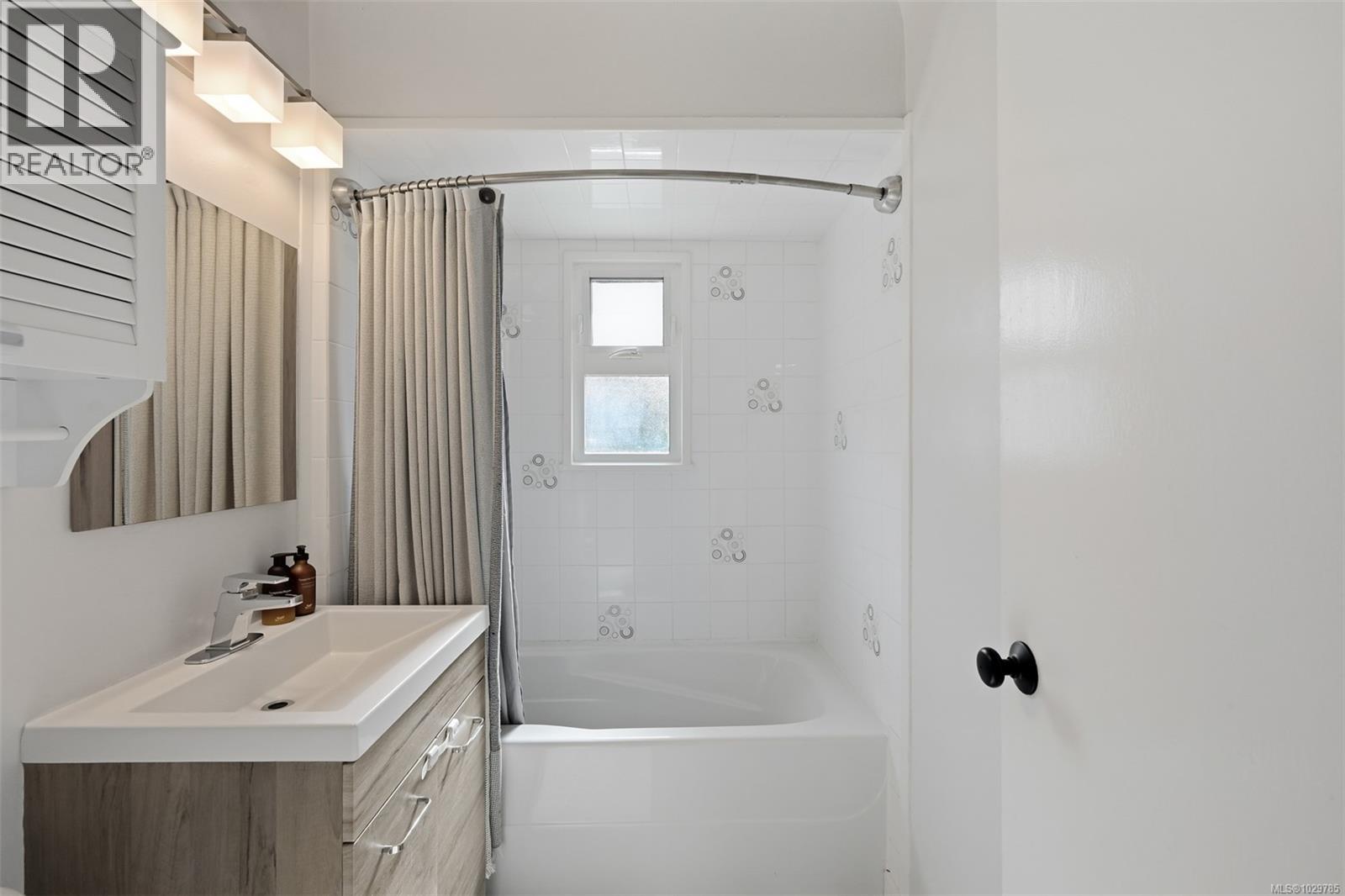  3855 Seaton Street, Saanich