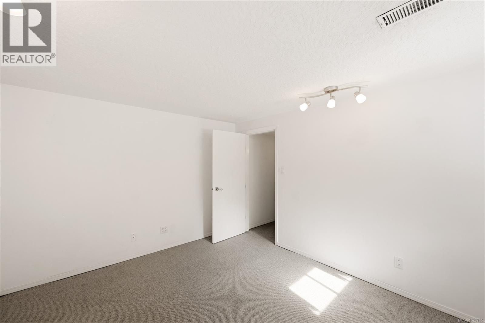  3855 Seaton Street, Saanich