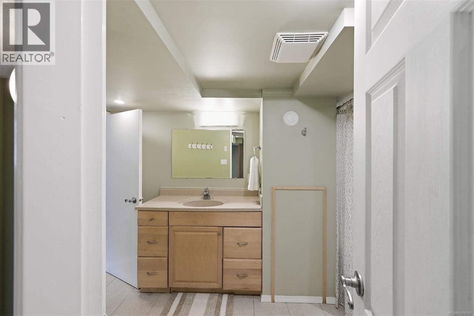  3855 Seaton Street, Saanich