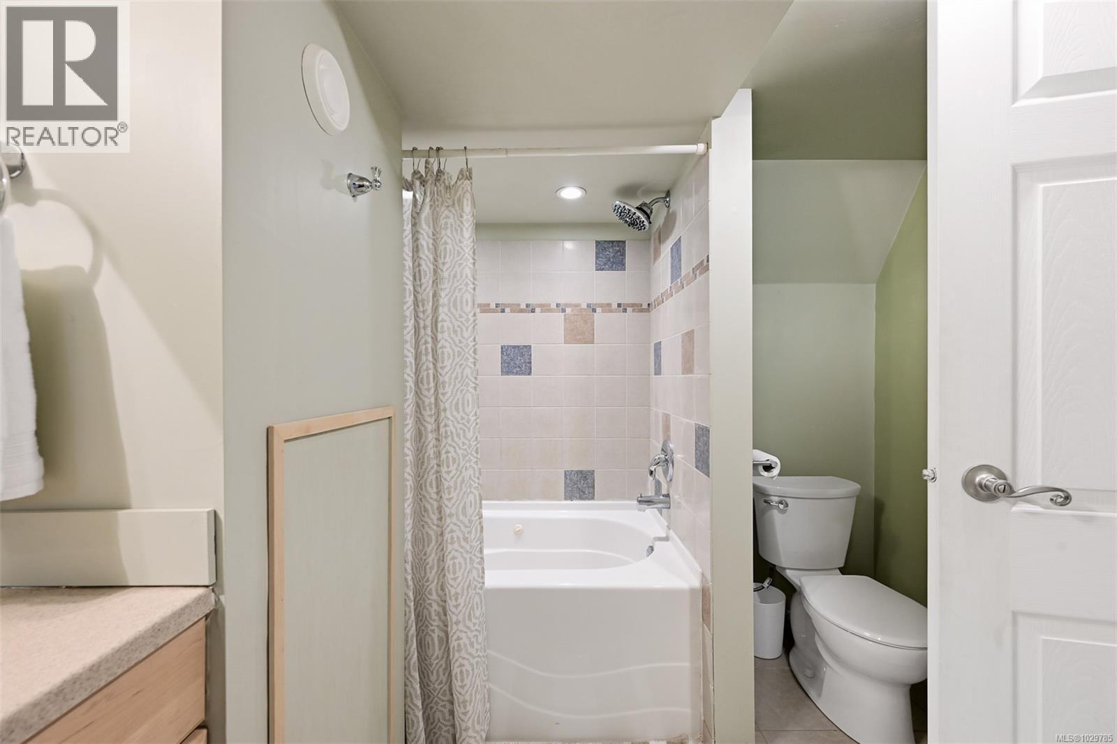  3855 Seaton Street, Saanich