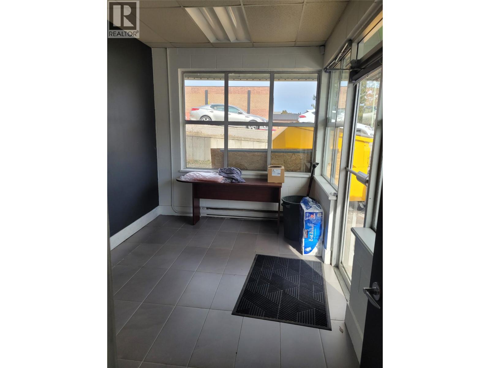 1 364 Lougheed Road, Kelowna