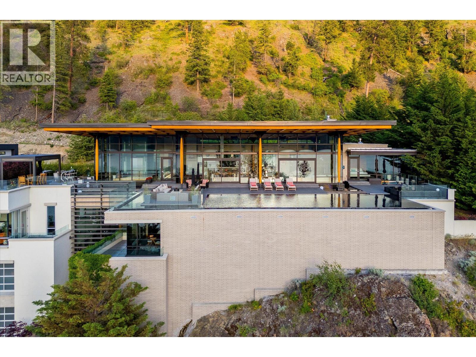 19 180 Sheerwater Court, Kelowna