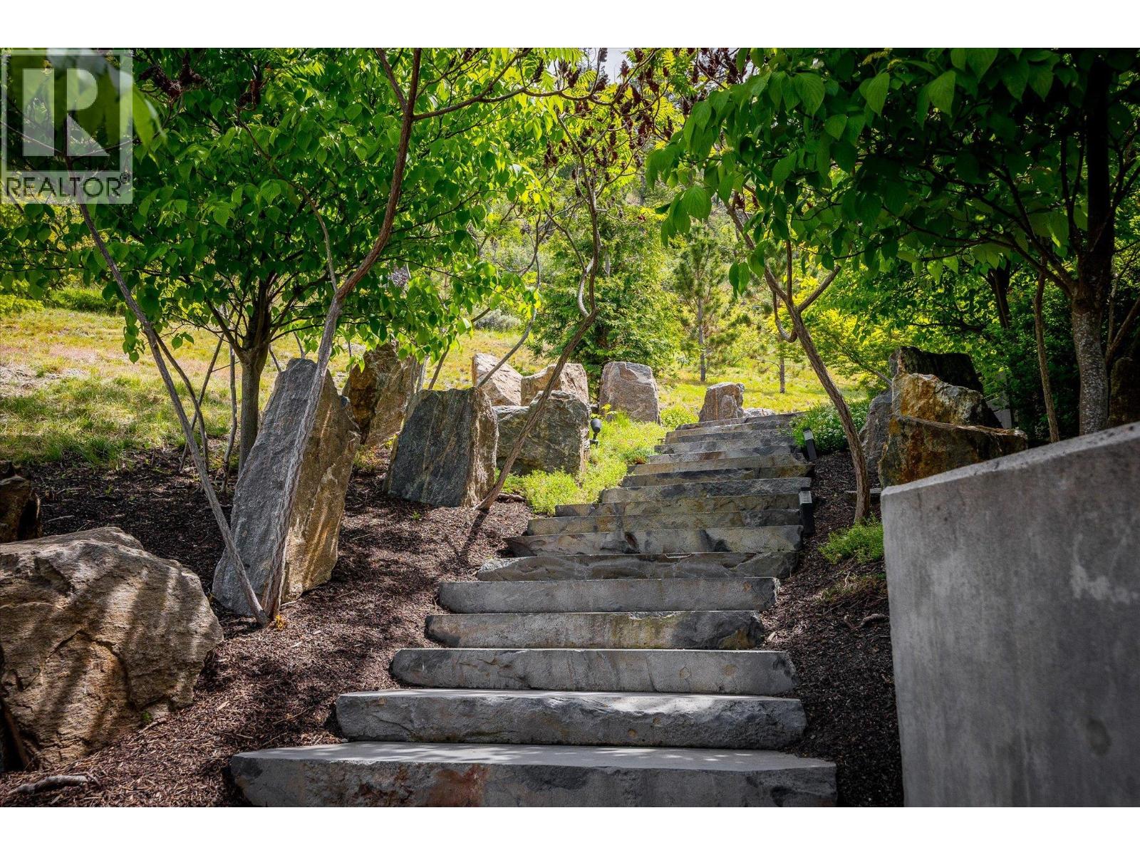 19 180 Sheerwater Court, Kelowna