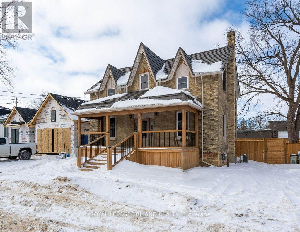 Single Family House for Sale in  CATHERINE STREET North Middlesex (Parkhill) 