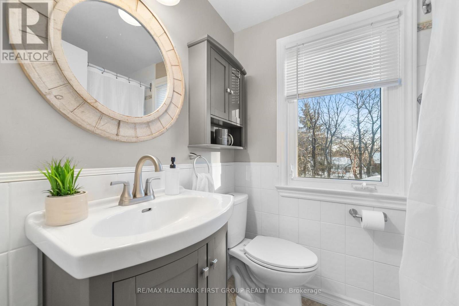 449 KING STREET E - 23