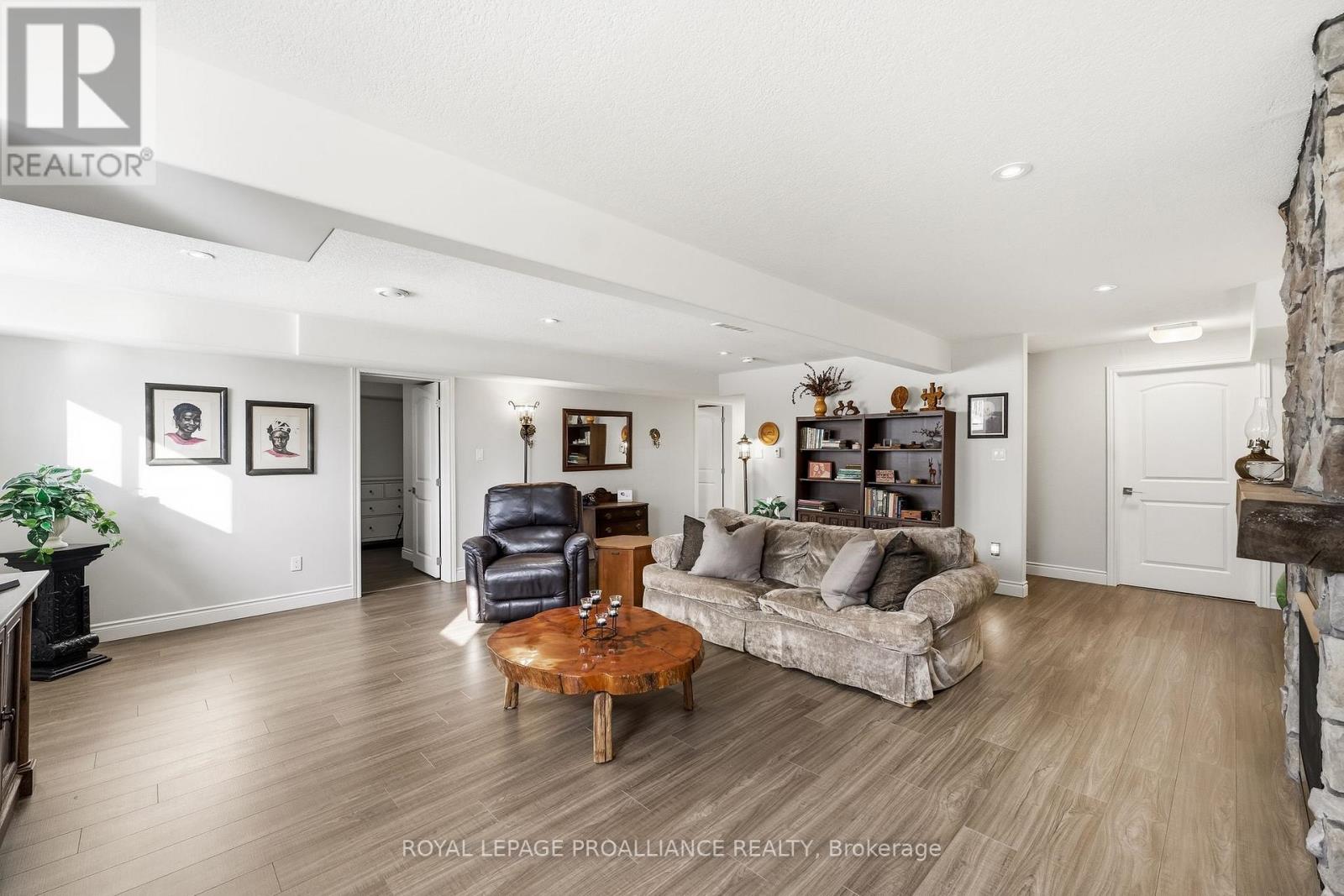 76 ROYAL GALA DRIVE - 32