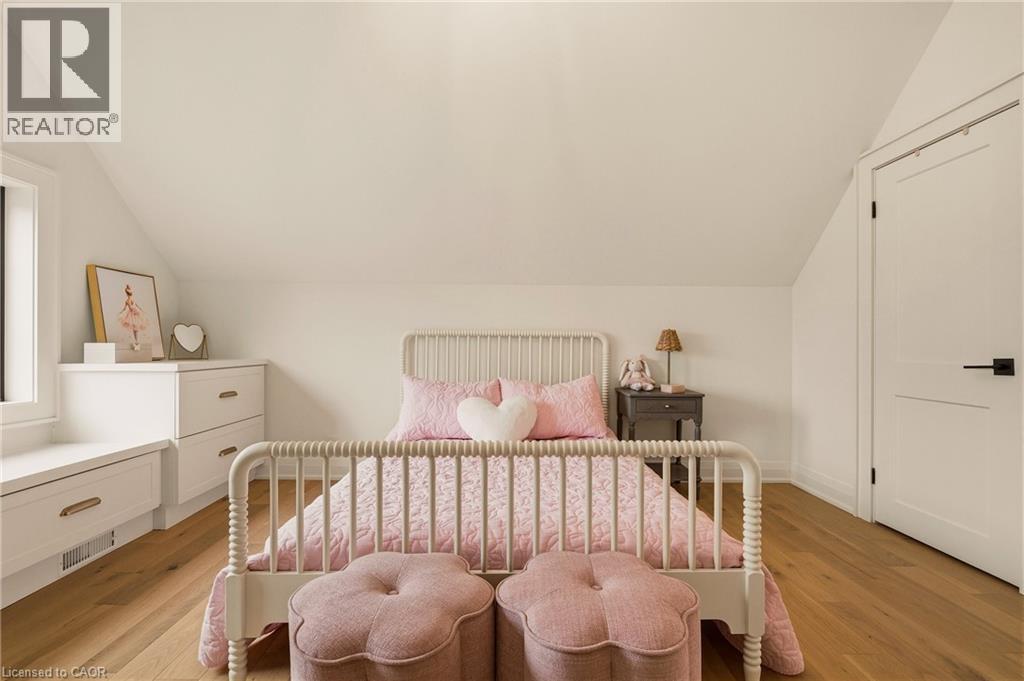 30 MATILDA Street N - 40
